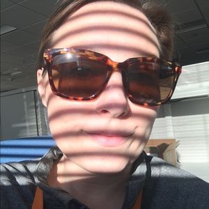 Meet your Posher, Alicia